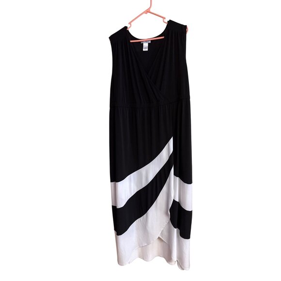 Black & White Sleeveless Maxi Dress With Asymmetrical Stripes Plus Size 3X Cathe - Picture 1 of 5